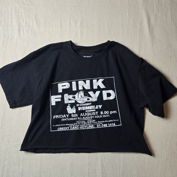 Pink Floyd Wembley Stadium Concert T-Shirt Vintage | Cropped Black Graphic Tee - Picture 1 of 9